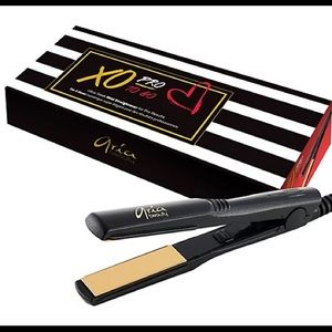 Aria Beauty XO Pro To Go Mini Straightener NEW